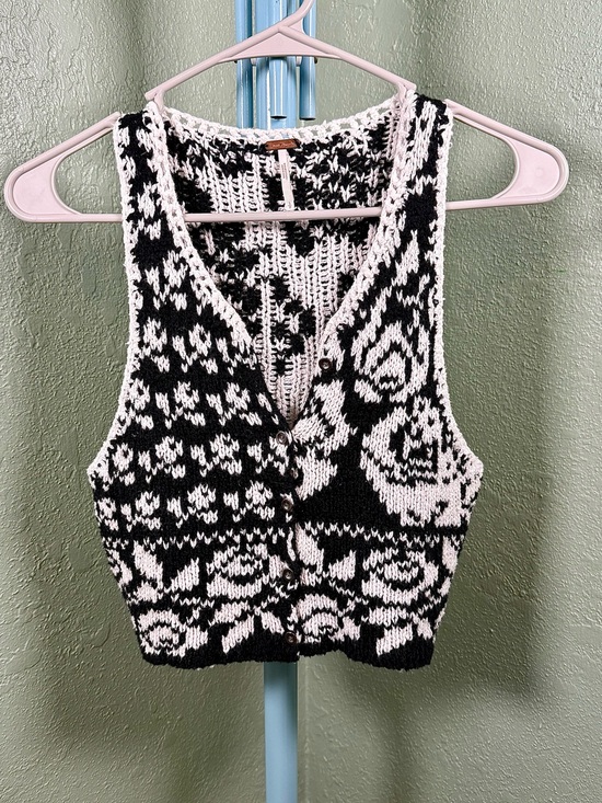 Free People Sweaters - Free people Rosie sweater vest. Black